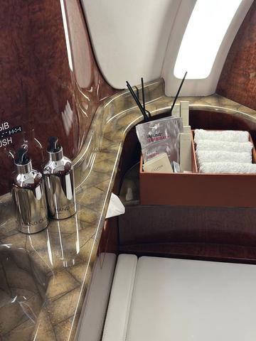 Открыть на весь экран Embraer Legacy 600 2